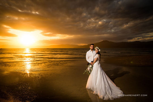 Trash the Dress | Vivian + Victor | Praia do Forte Trash the Dress | Vivian + Victor | Praia do Forte