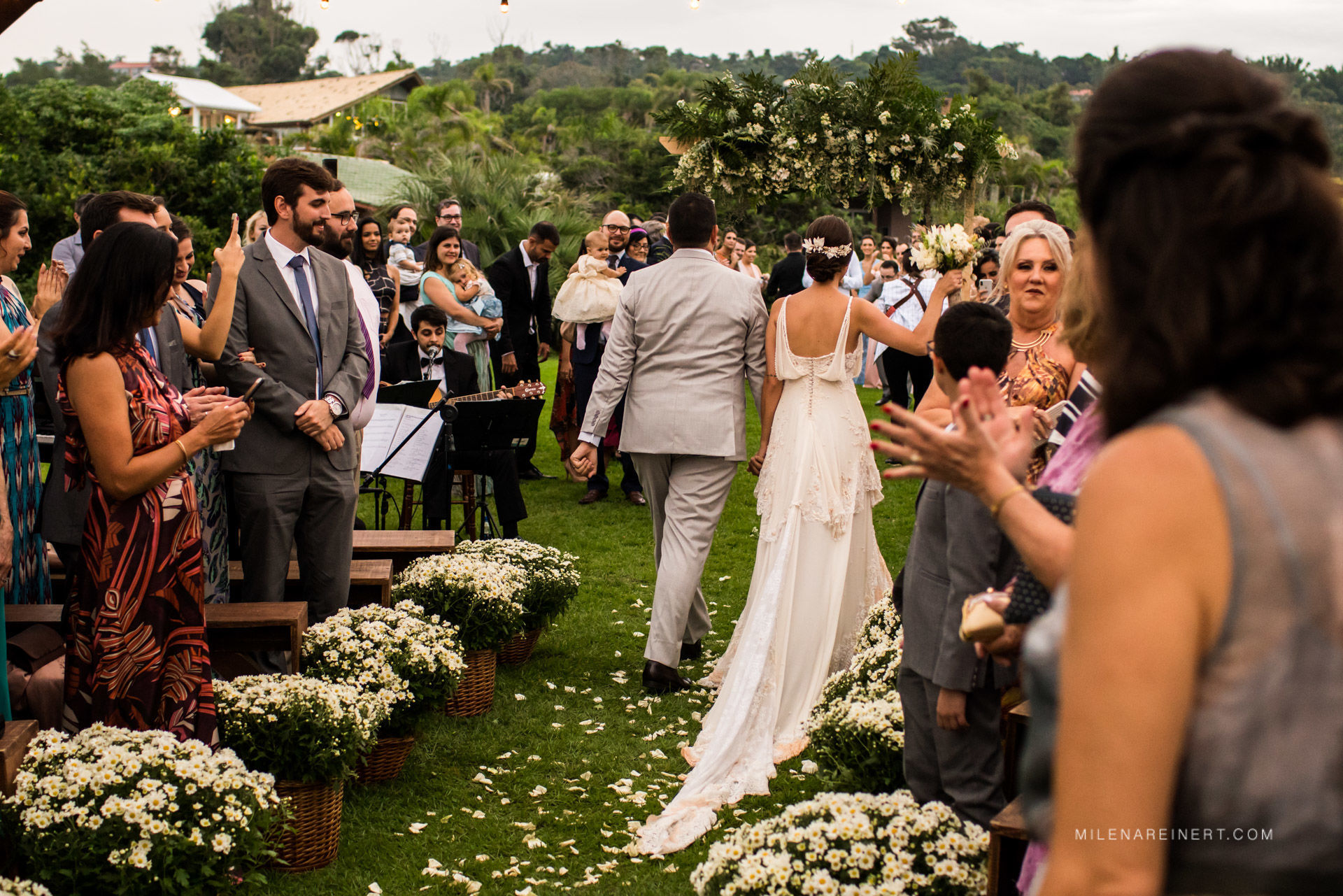 Foto Fotografia de Casamento | Júlia + Mário | Praia do Rosa Foto Fotografia de Casamento | Júlia + Mário | Praia do Rosa - Imagem 62