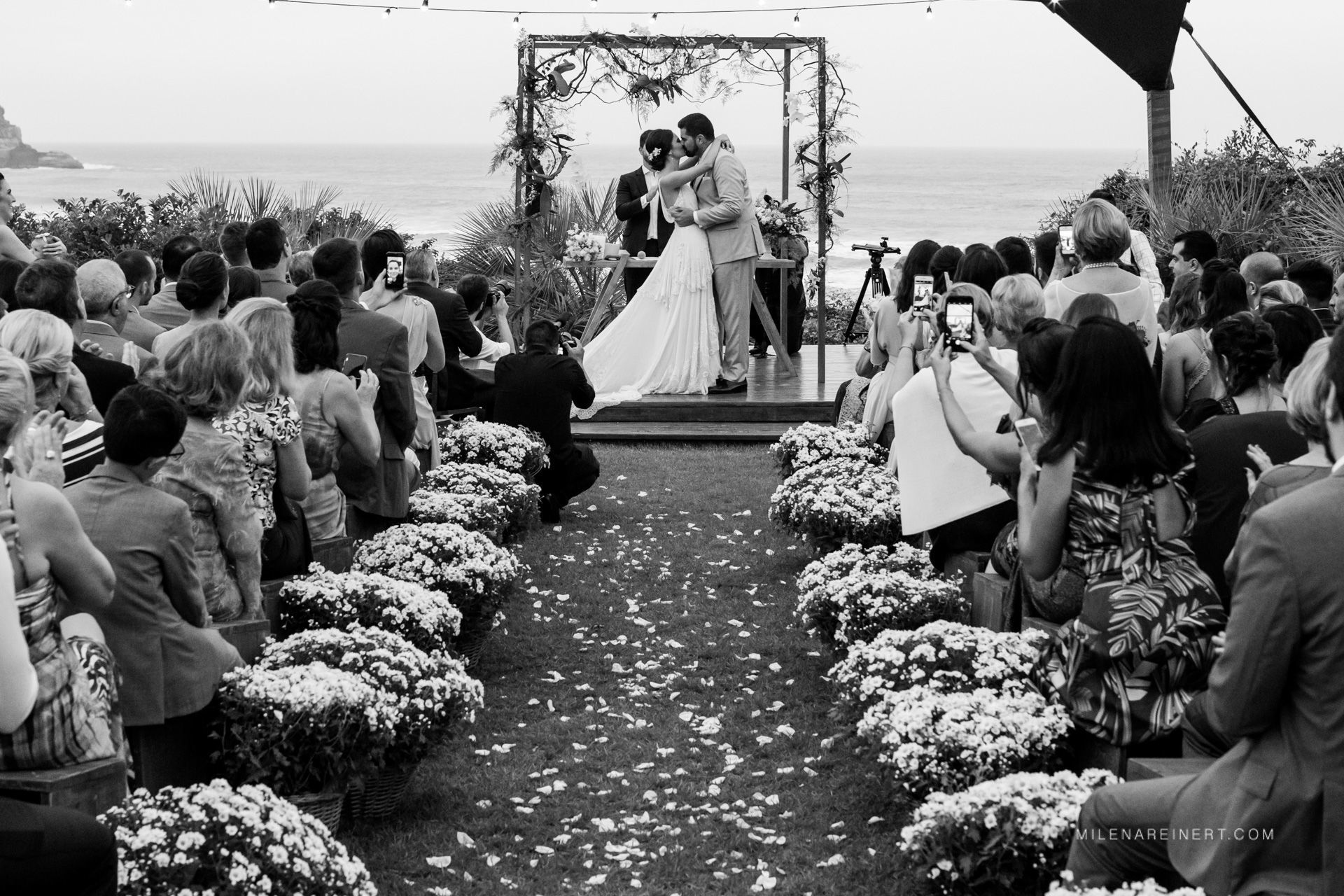Foto Fotografia de Casamento | Júlia + Mário | Praia do Rosa Foto Fotografia de Casamento | Júlia + Mário | Praia do Rosa - Imagem 61