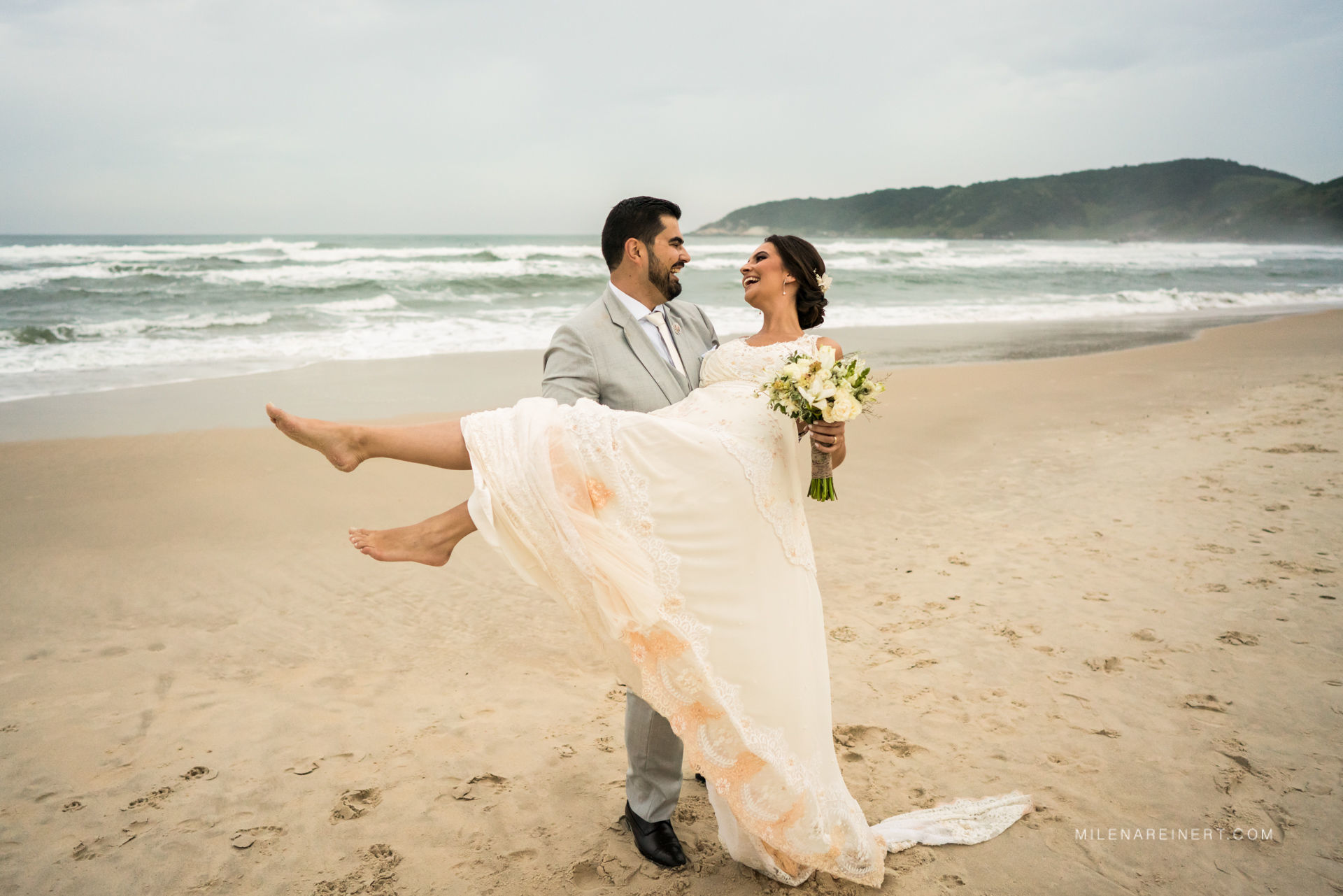 Foto Fotografia de Casamento | Júlia + Mário | Praia do Rosa Foto Fotografia de Casamento | Júlia + Mário | Praia do Rosa - Imagem 73