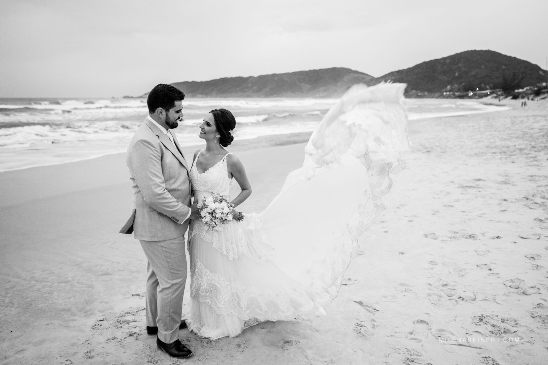 Foto Fotografia de Casamento | Júlia + Mário | Praia do Rosa Foto Fotografia de Casamento | Júlia + Mário | Praia do Rosa - Imagem 72