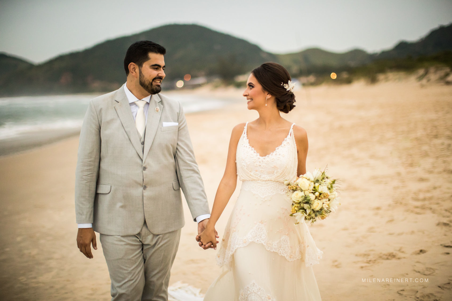 Foto Fotografia de Casamento | Júlia + Mário | Praia do Rosa Foto Fotografia de Casamento | Júlia + Mário | Praia do Rosa - Imagem 70
