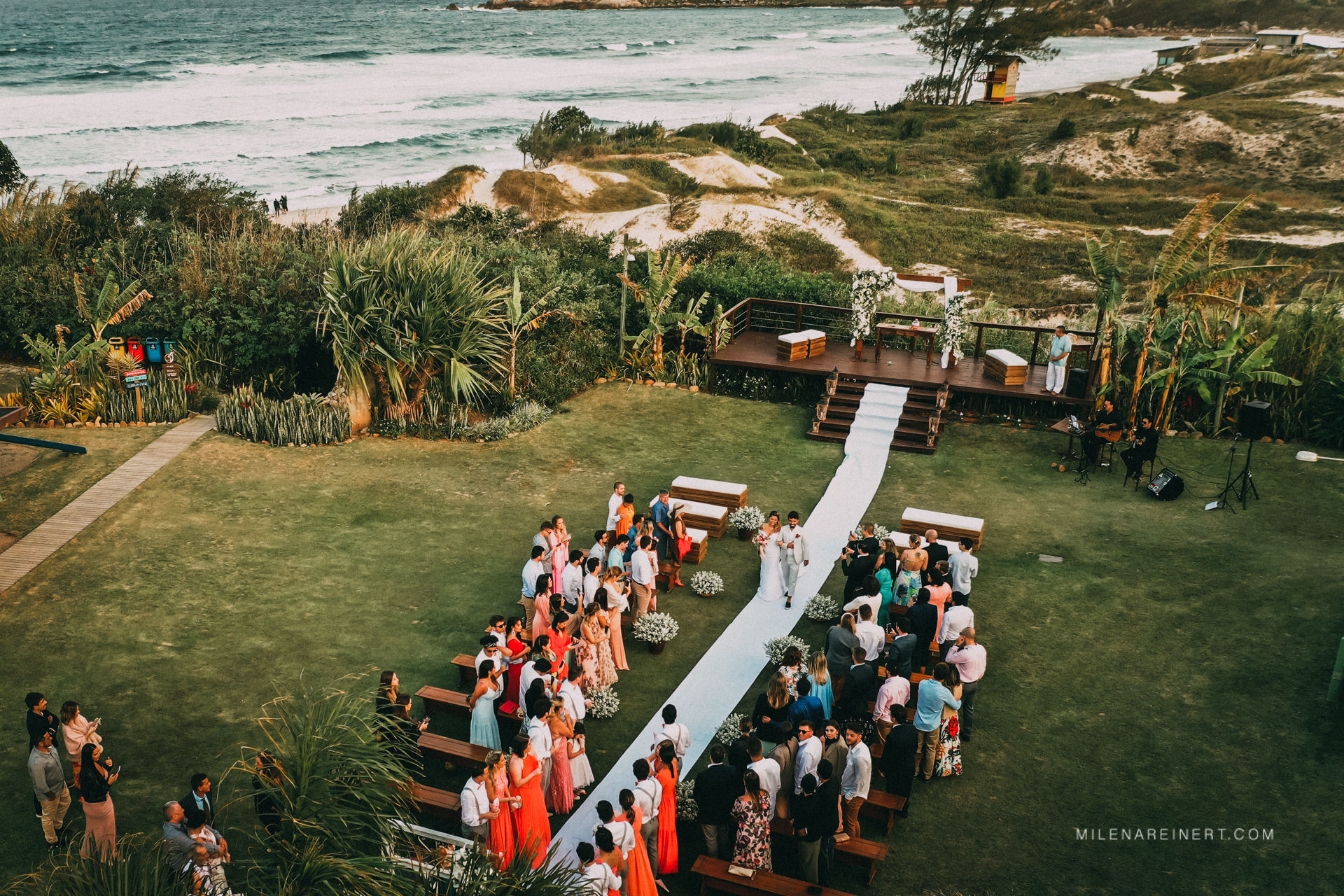 Foto Casamento incrível na Praia do Rosa | Fernanda e Bruno Foto Casamento incrível na Praia do Rosa | Fernanda e Bruno - Imagem 57